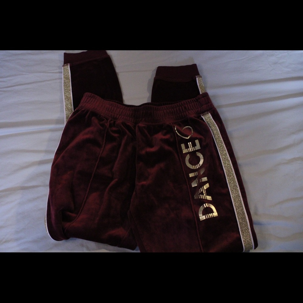 SUPER SOFT Dance Graphic Sweatpants with Gold Accents 🪴